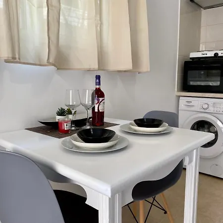 El Greco In Town, Walking Distance To The - No 15 *